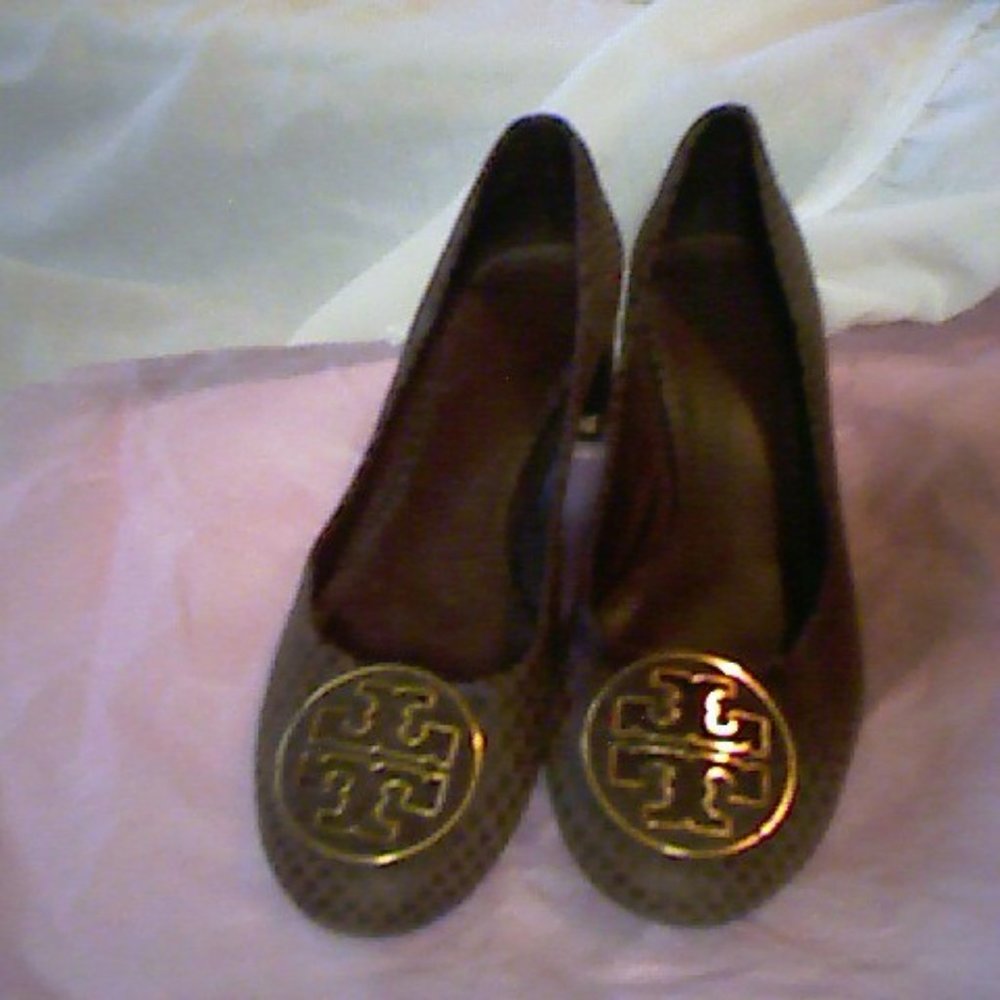Tory Burch Chelsea Gold Detail Snakeskin Shoe Sz10